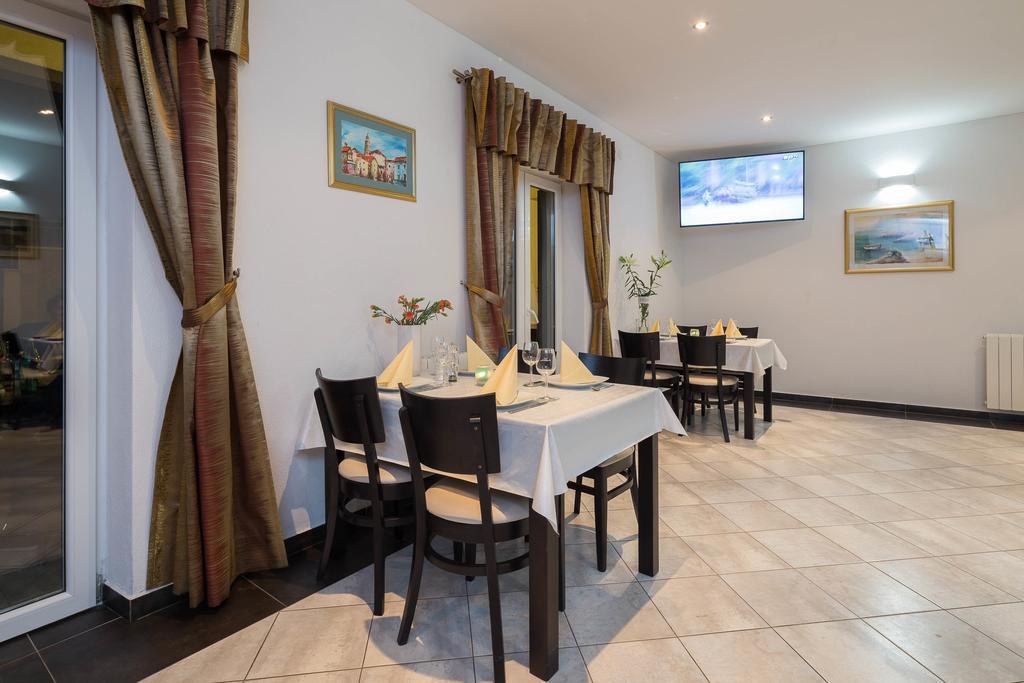 Beachfront Apartments Lara أوميس المظهر الخارجي الصورة