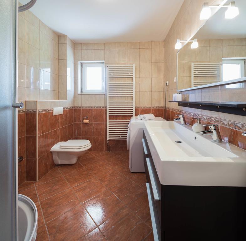 Beachfront Apartments Lara أوميس المظهر الخارجي الصورة