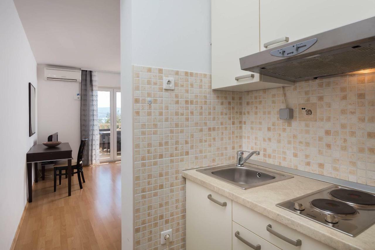 Beachfront Apartments Lara أوميس الغرفة الصورة